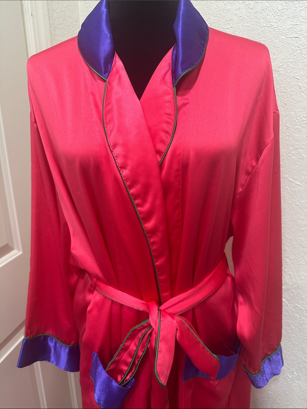 Victoria's Secret Gild Label Pink Satin Robe with Purple Trim M/L - Picture 2 of 15